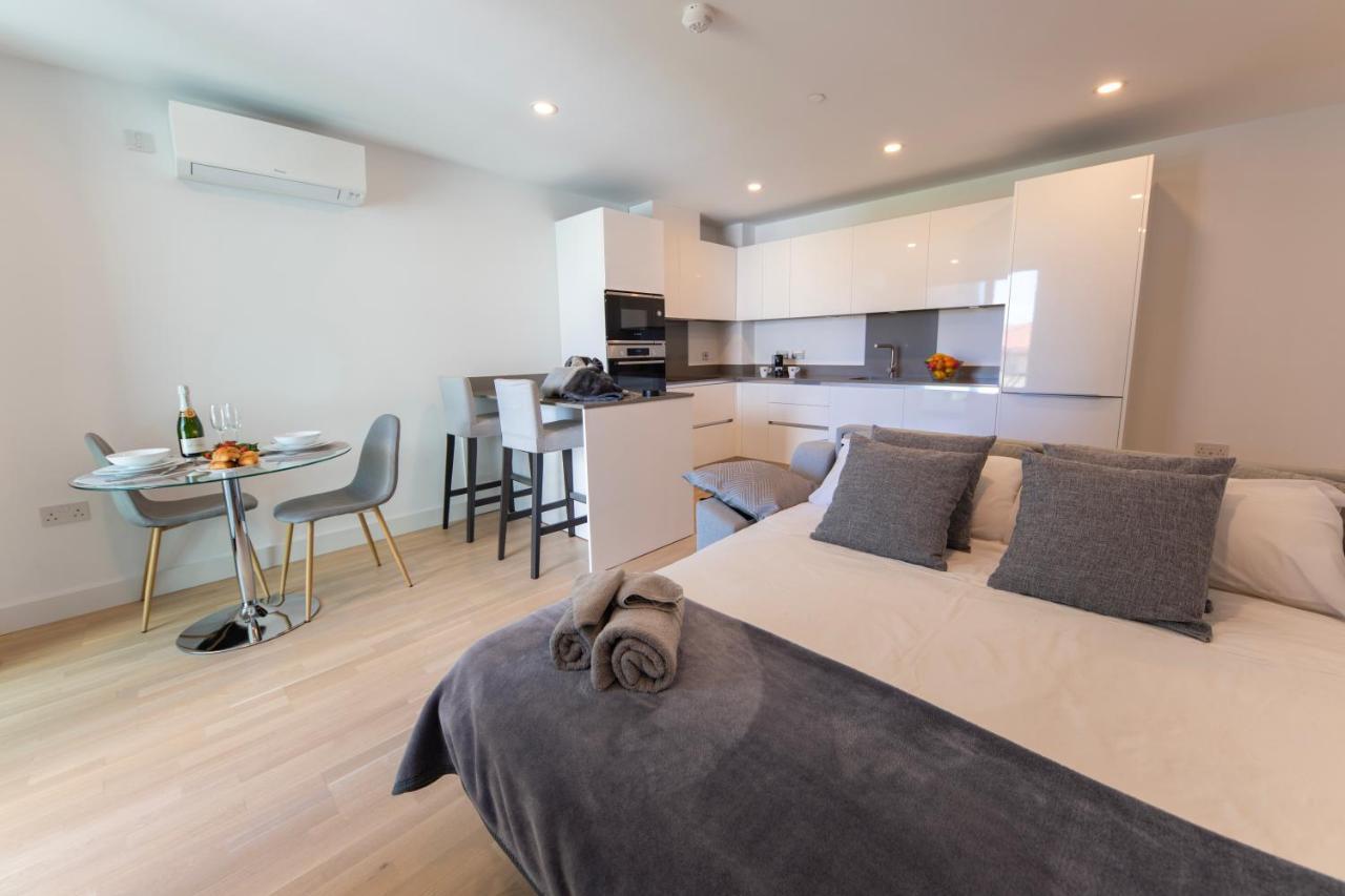 Brand New Luxury 1 Bed 2 Bath Apartment - Spa & Pool Gibraltar Luaran gambar