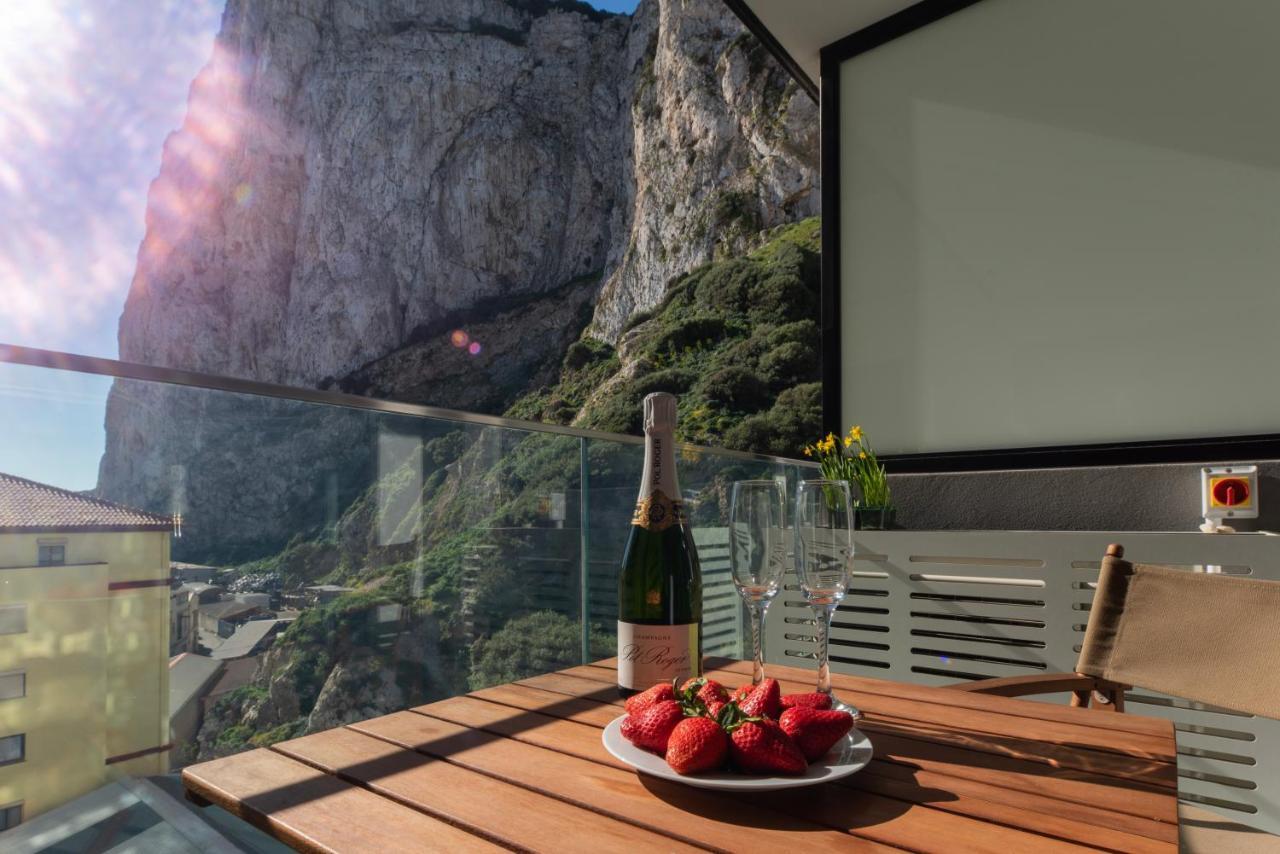 Brand New Luxury 1 Bed 2 Bath Apartment - Spa & Pool Gibraltar Luaran gambar