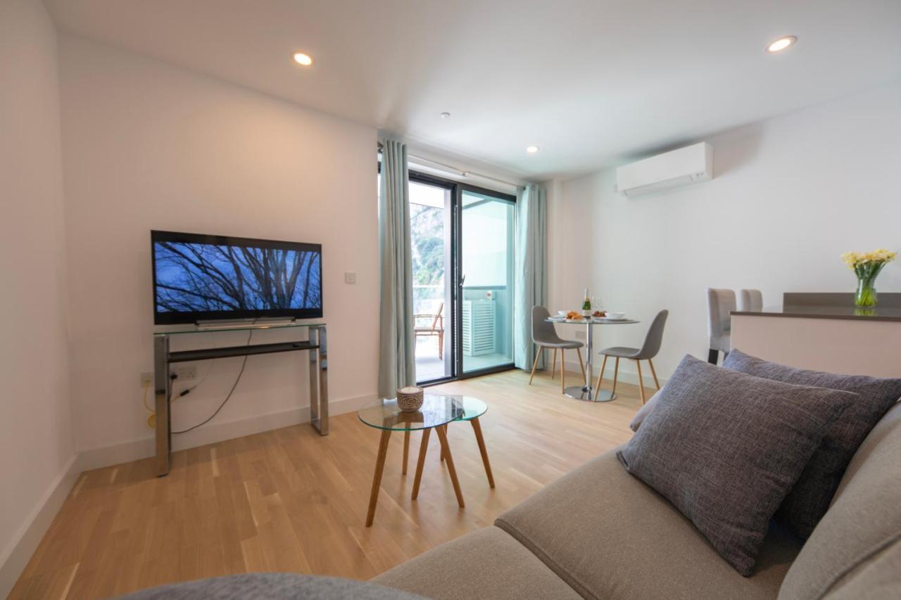 Brand New Luxury 1 Bed 2 Bath Apartment - Spa & Pool Gibraltar Luaran gambar