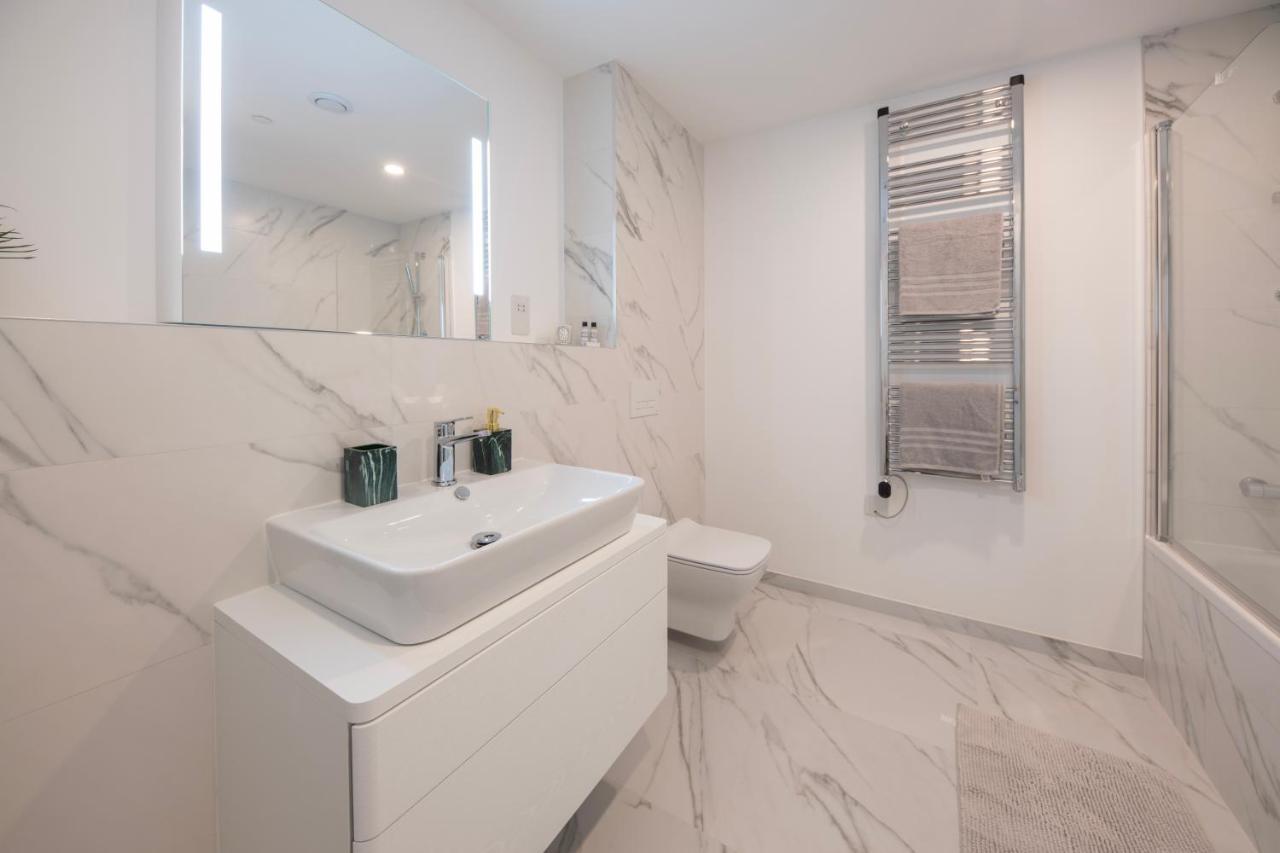 Brand New Luxury 1 Bed 2 Bath Apartment - Spa & Pool Gibraltar Luaran gambar